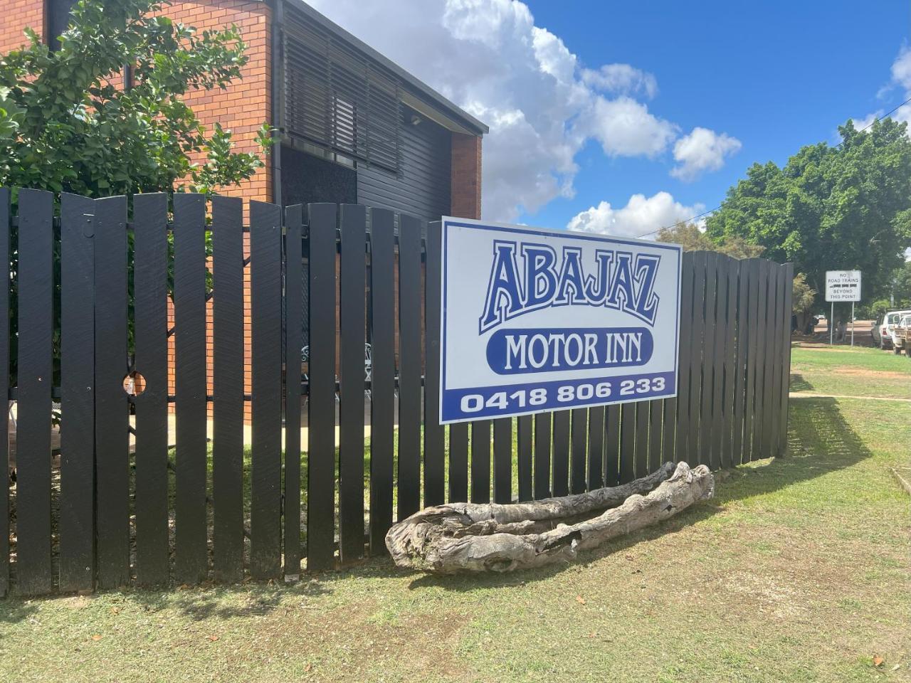 Abajaz Motor Inn-Pool,shaded park,short walk to Town photo 4