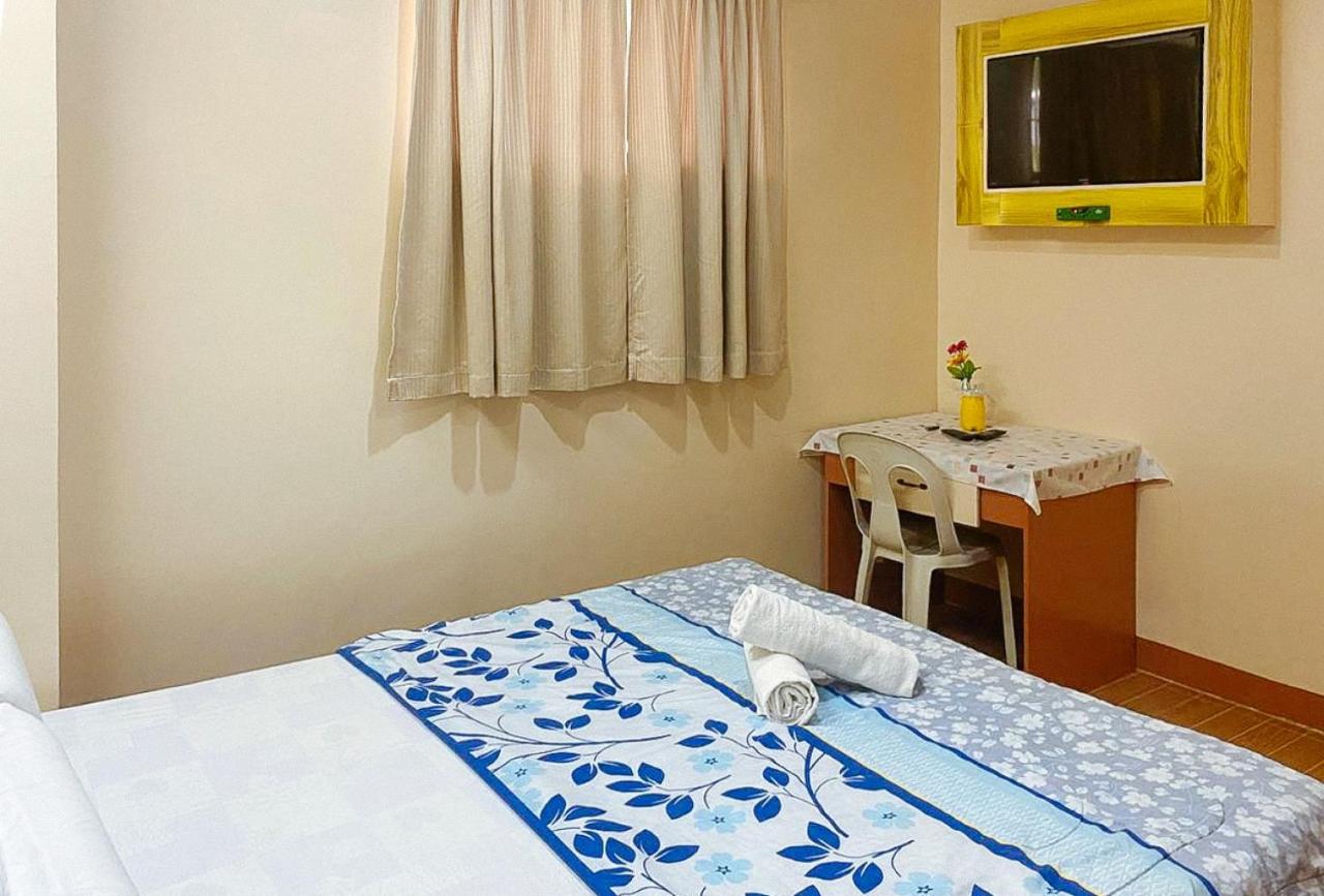RedDoorz at La Briana Guest House Santa Fe, Bantayan Cebu photo 3
