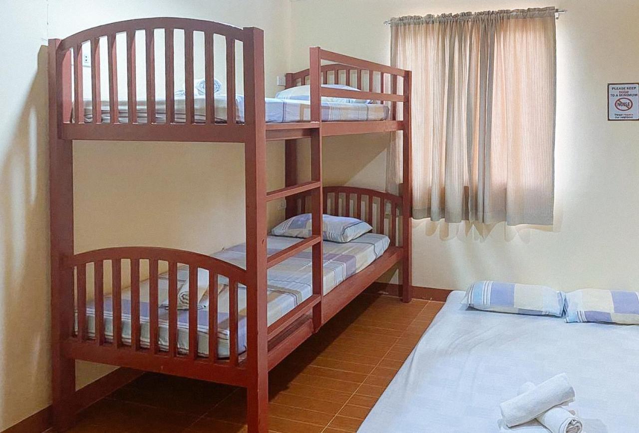RedDoorz at La Briana Guest House Santa Fe, Bantayan Cebu photo 2