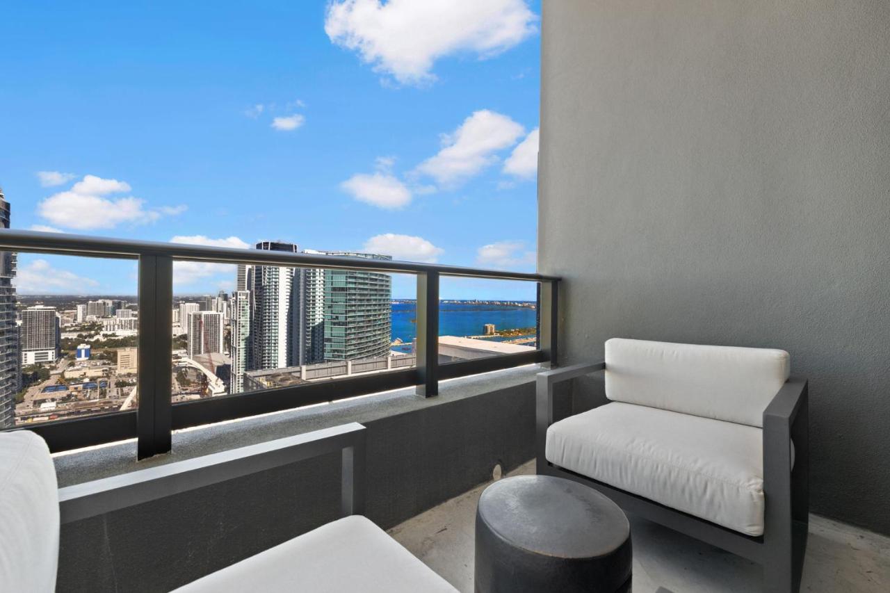 48Flr Condo w Free Parking - 2