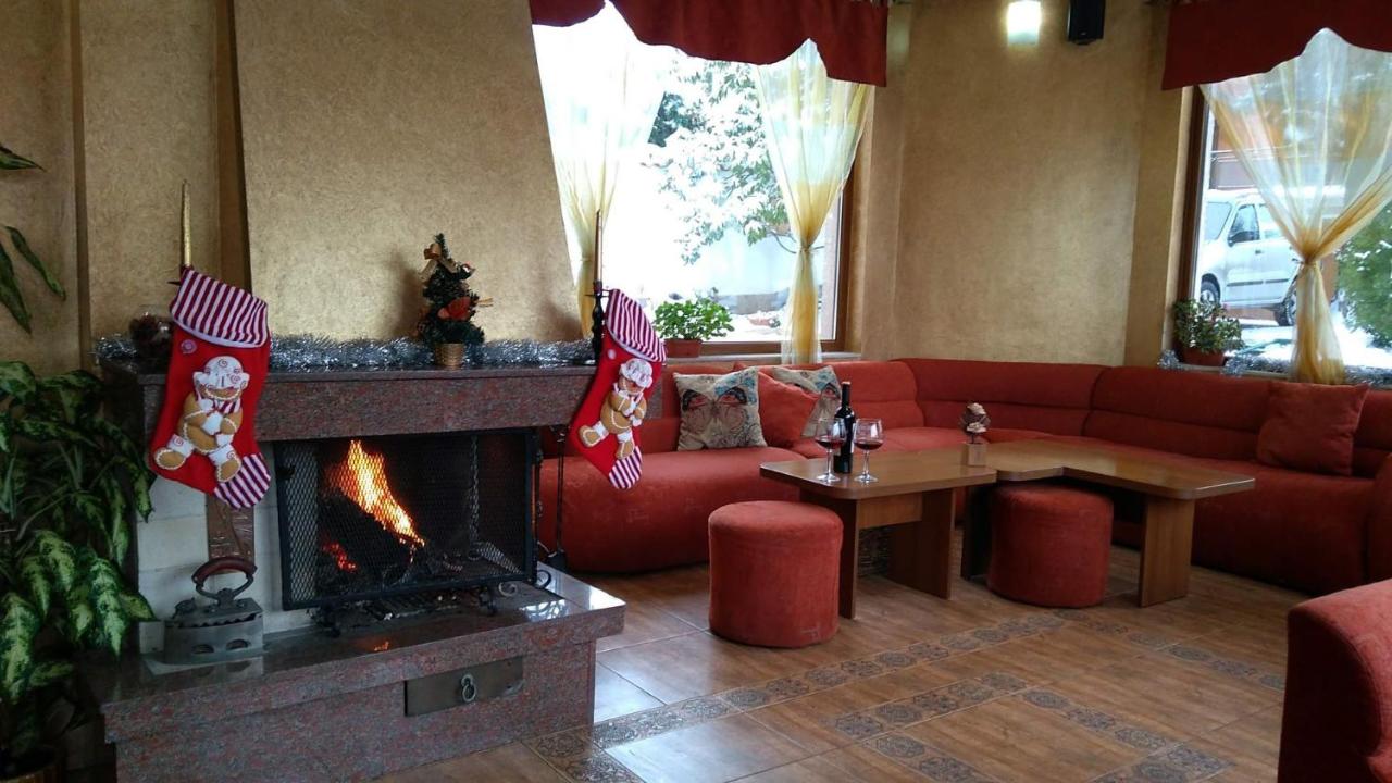 Family Hotel Emaly 1 photo 4