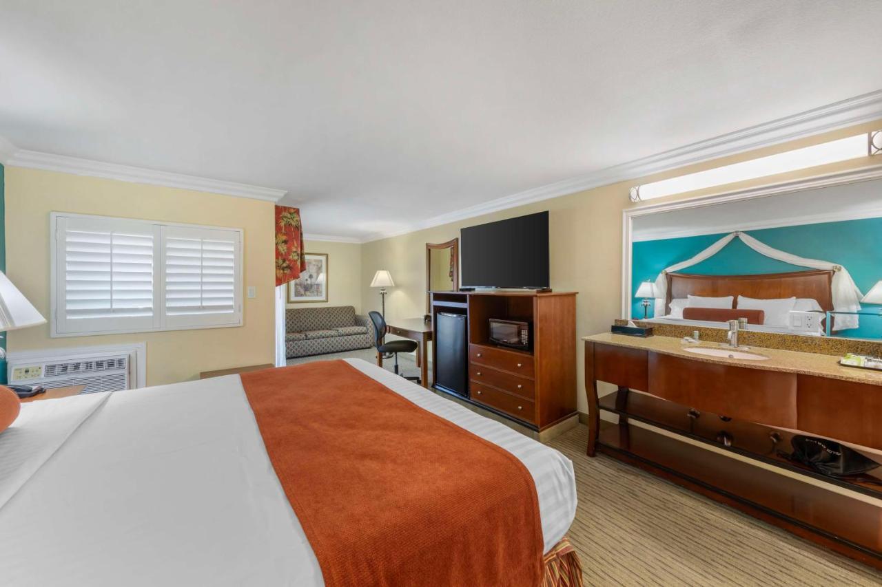 Best Western Harbour Inn & Suites Huntington - Sunset Beach photo 2