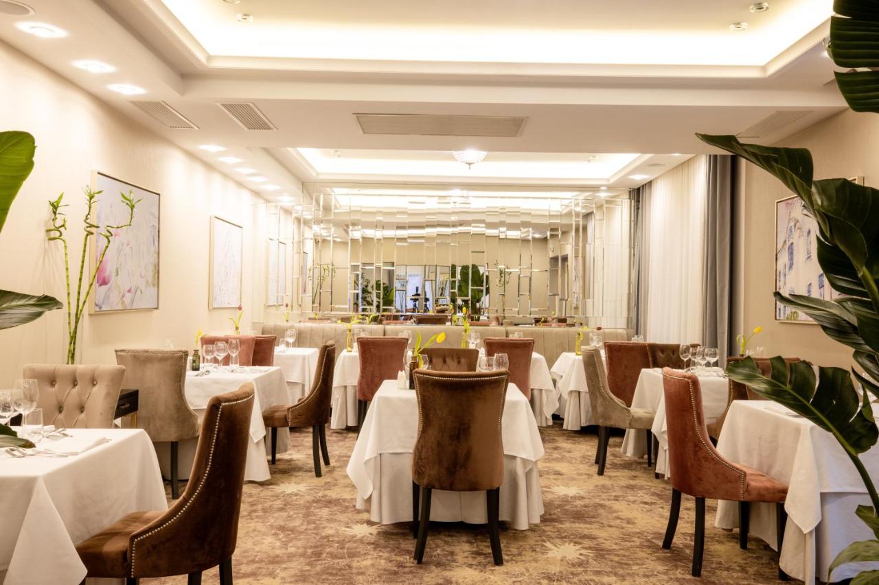 Tresor Le Palais Timisoara, Curio Collection by Hilton