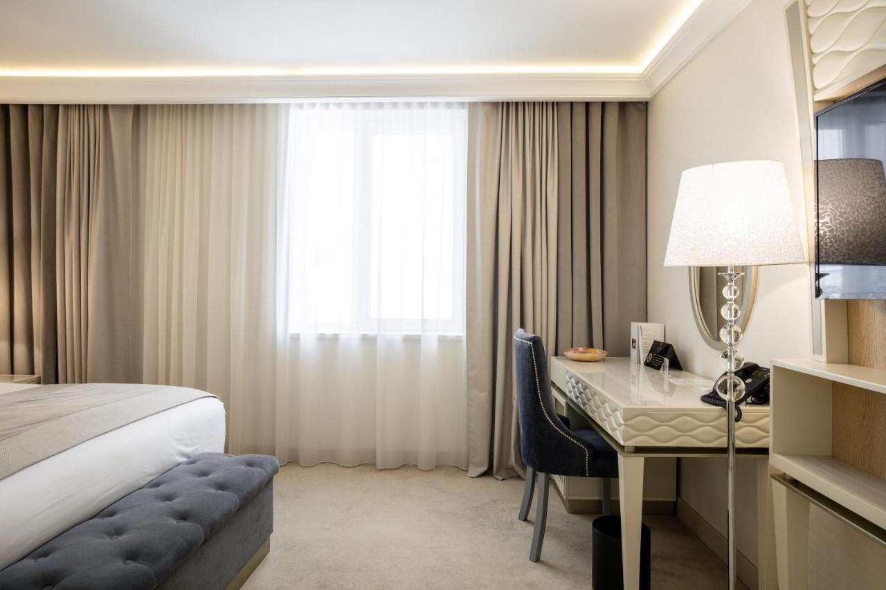Tresor Le Palais Timisoara, Curio Collection by Hilton