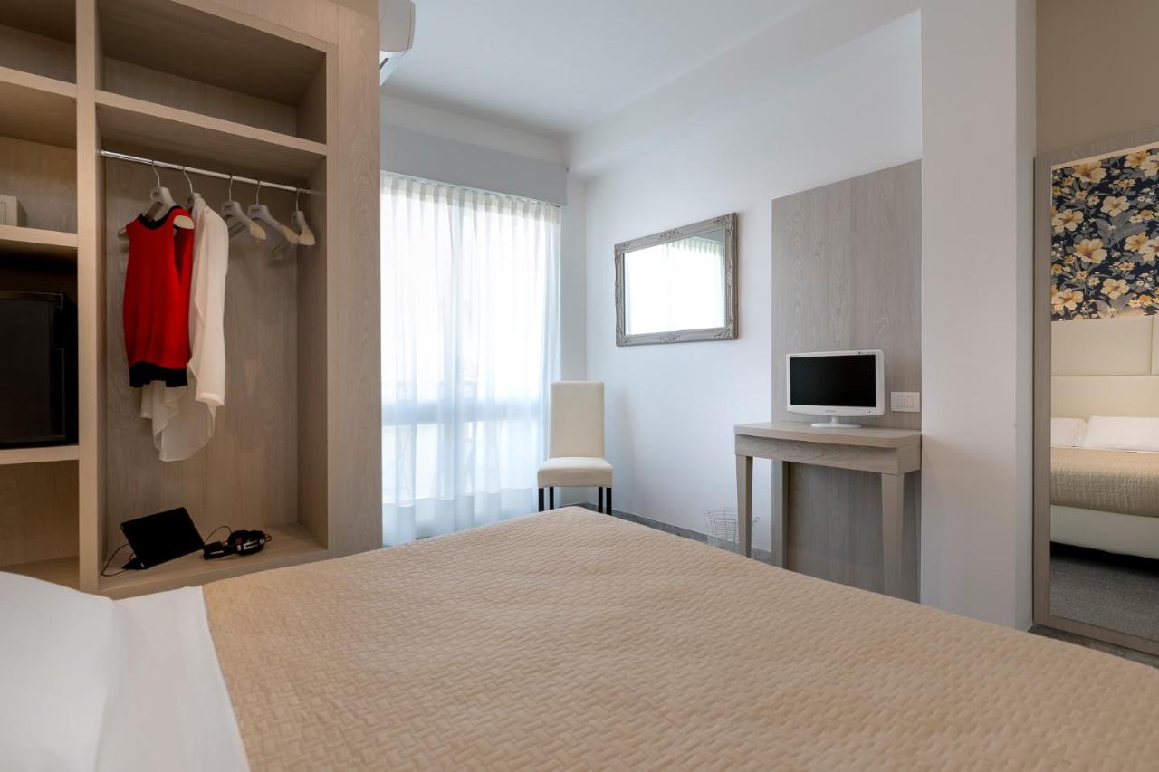 Hotel Corona photo 2
