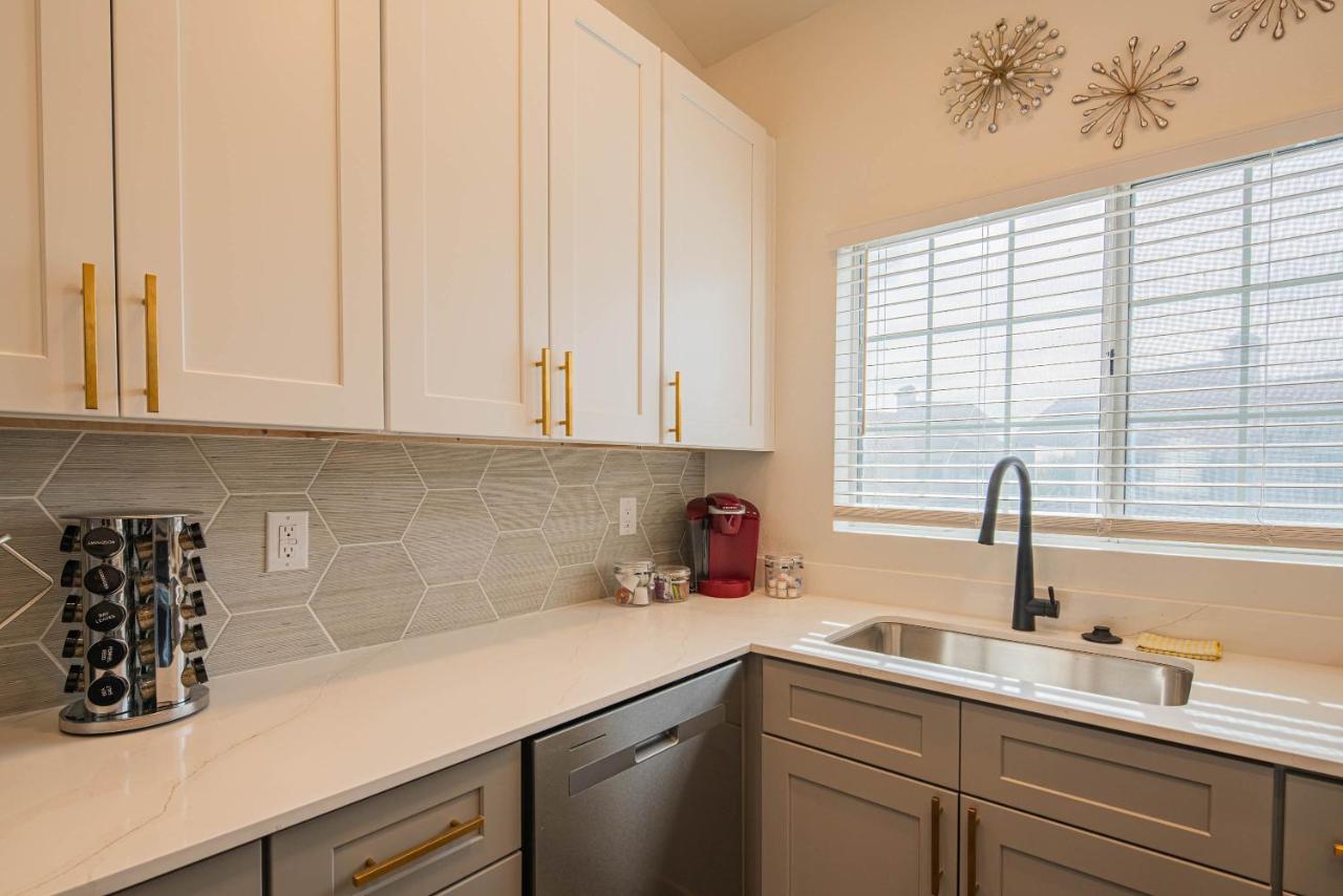 Perfect Sunset Retreat Ground Floor 2BR Condo - 5