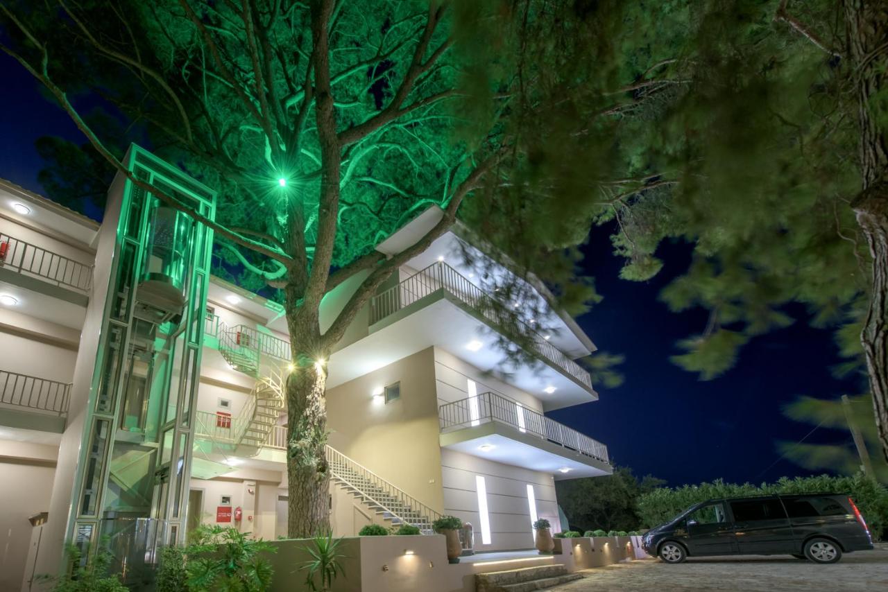 Koukounaria Hotel & Suites