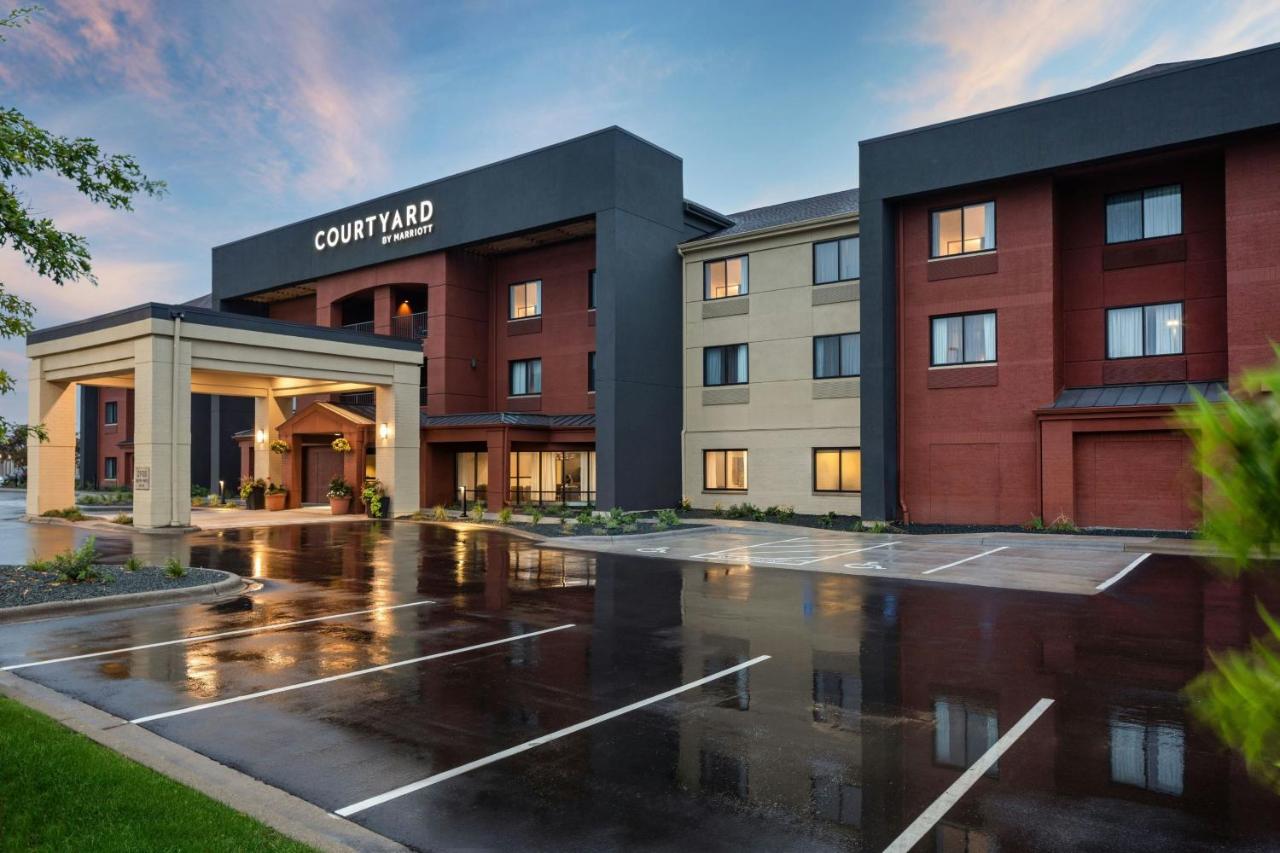 Courtyard by Marriott Minneapolis St. Paul/Roseville photo 3