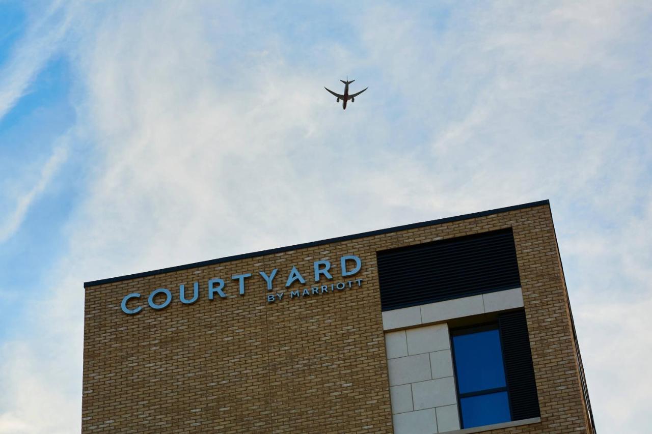 Courtyard by Marriott London City Airport - 4