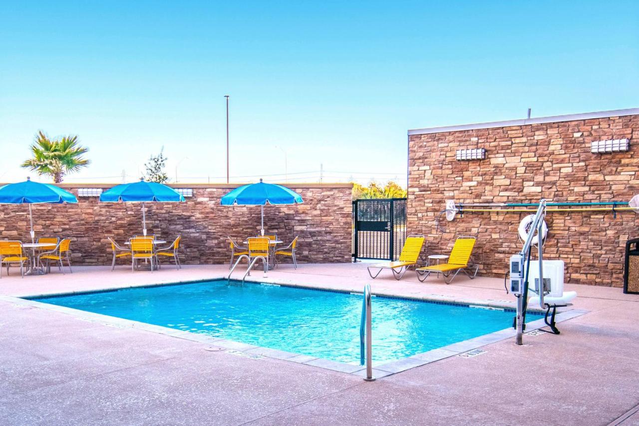 Fairfield Inn & Suites by Marriott San Antonio Brooks City Base