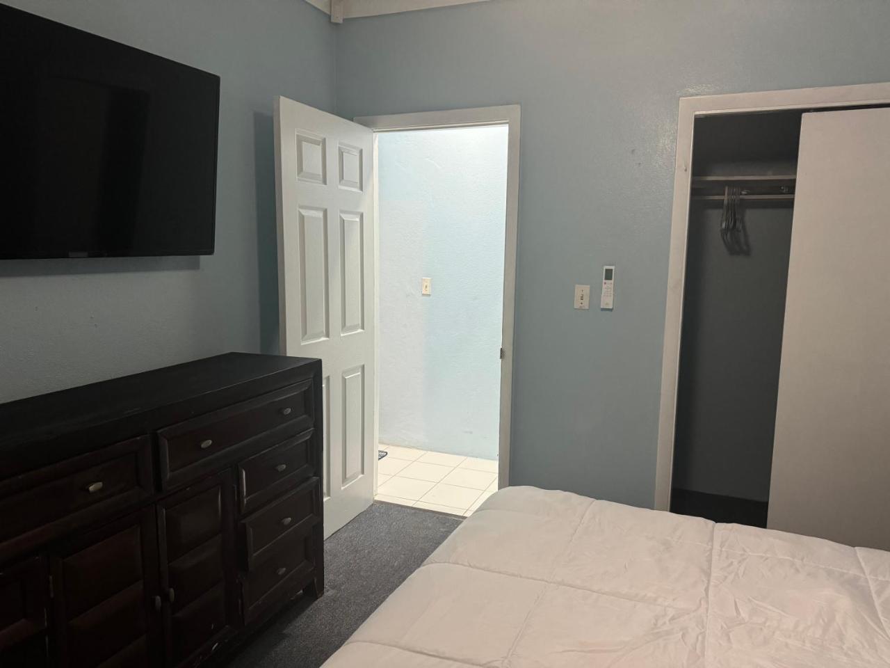 Kozy Bahamas Getaway 25mins from Airport & USA Embassy photo 2