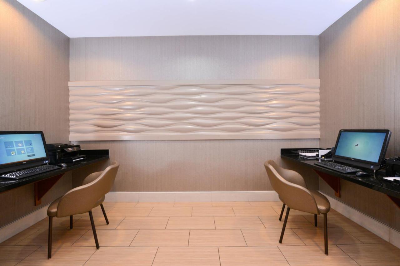SpringHill Suites by Marriott Corona Riverside photo 2