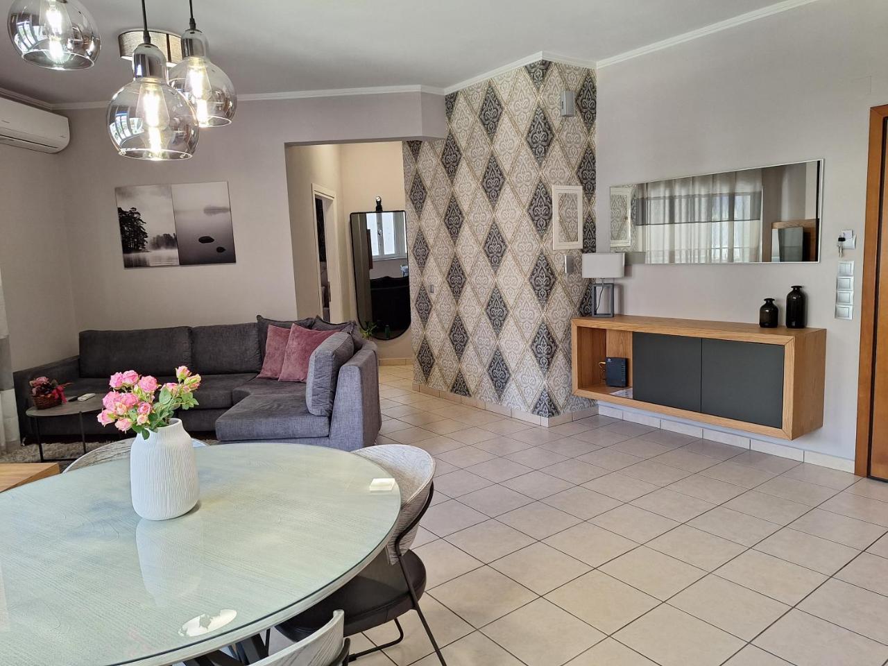 Ioanna's Luxury Two Bedroom Apartment - 4