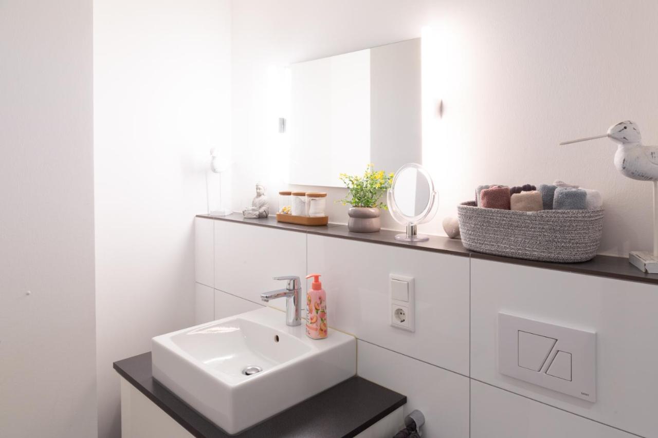 MiCasa OL - Deluxe Apartment mit Stil - Carport Stellplatz - Küche - WLAN - 3,7 KW Steckdose für E Auto - Terrasse - 4