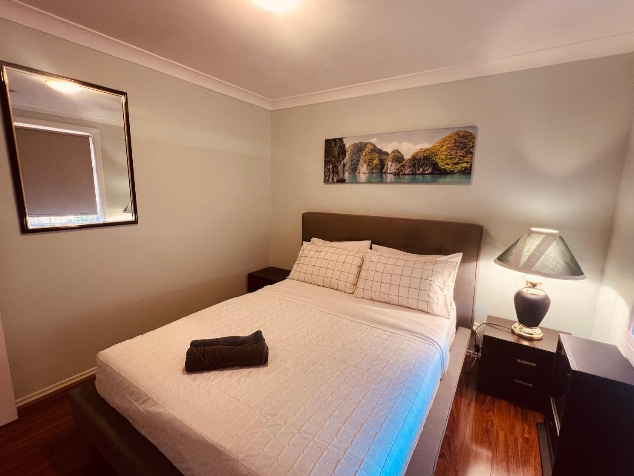 Spacious 6 Bedroom Holiday Home 15 Min Away From Melbourne Airport photo 4
