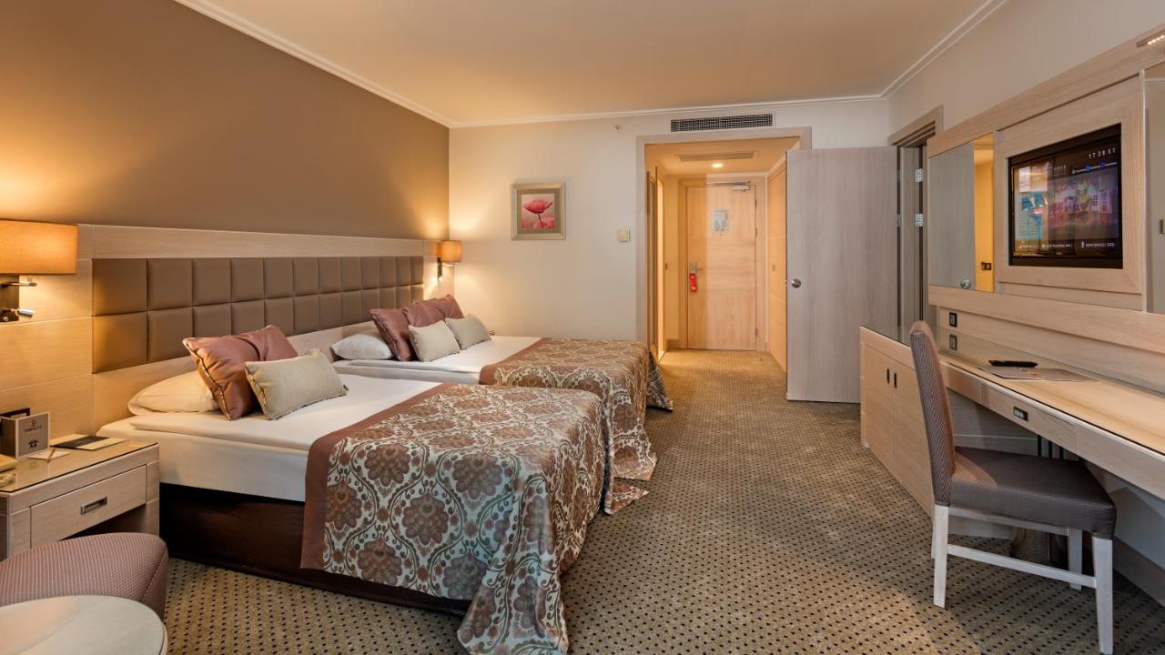 Miracle Resort Hotel photo 4