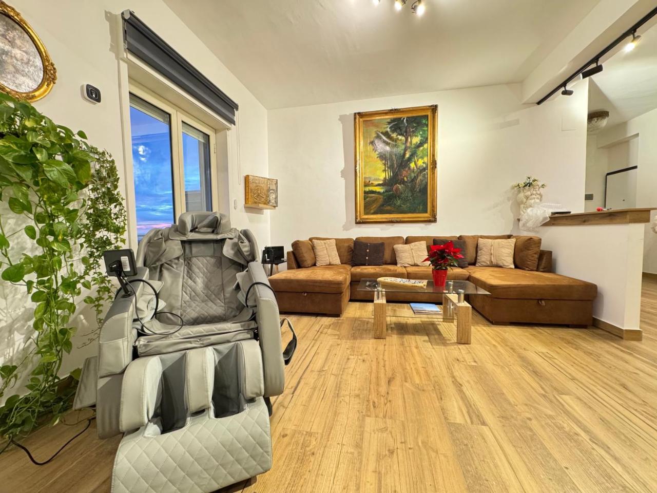 Carrubba's luxury home - 2