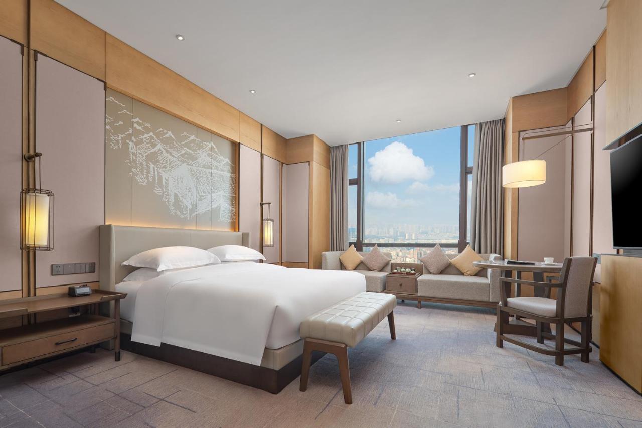 Dongguan DongCheng International Hotel - Free shuttle buses for executive room guests during Canton Fair