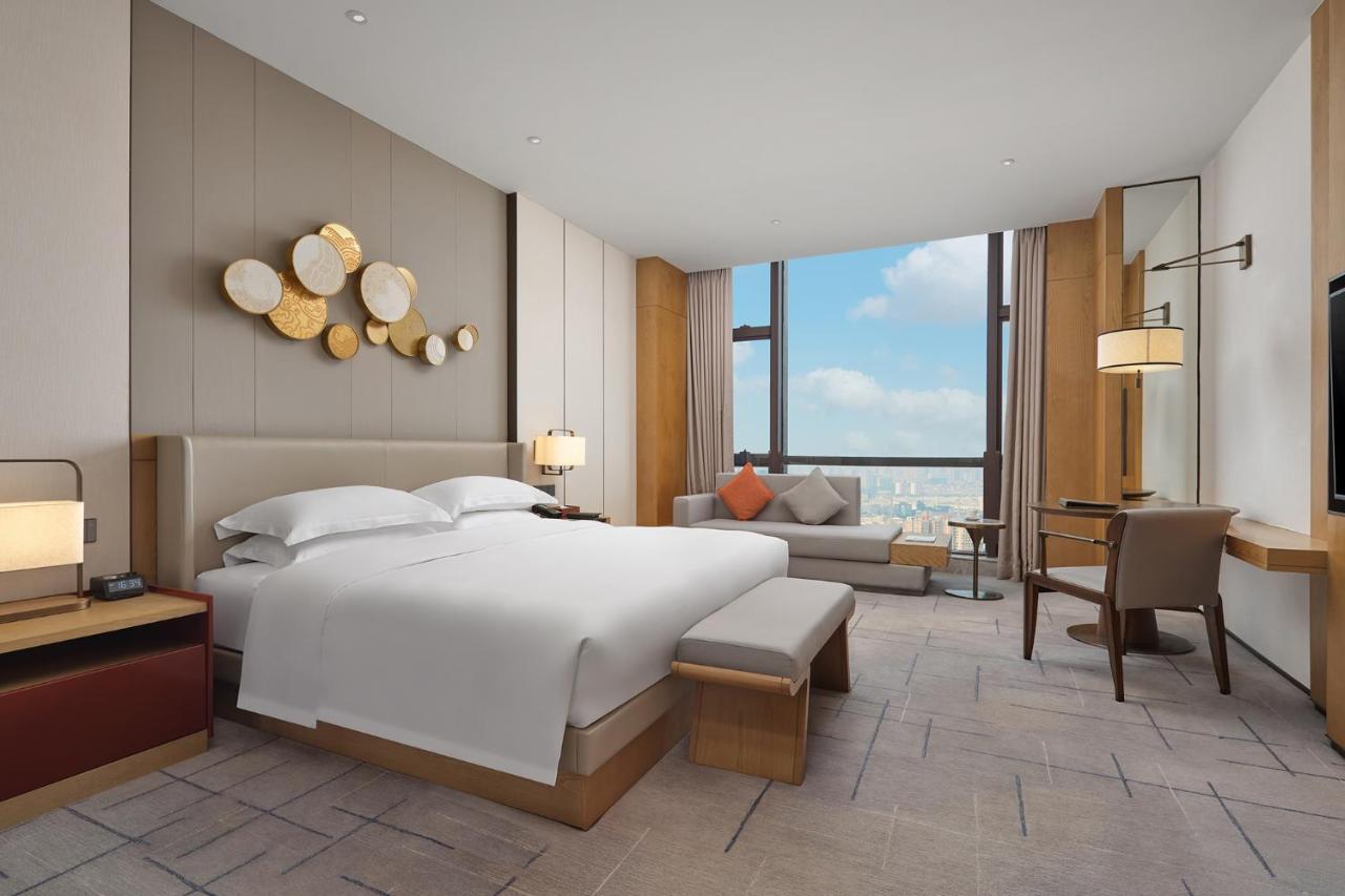 Dongguan DongCheng International Hotel - Free shuttle buses for executive room guests during Canton Fair