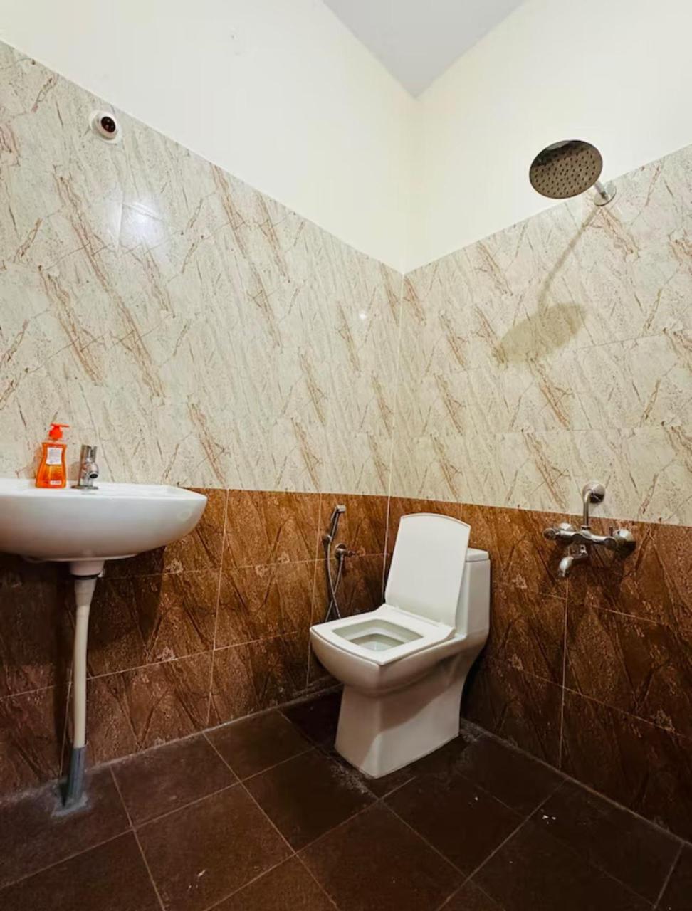 Deluxe Rooms near Tree Park Metro station Whitefield photo 2