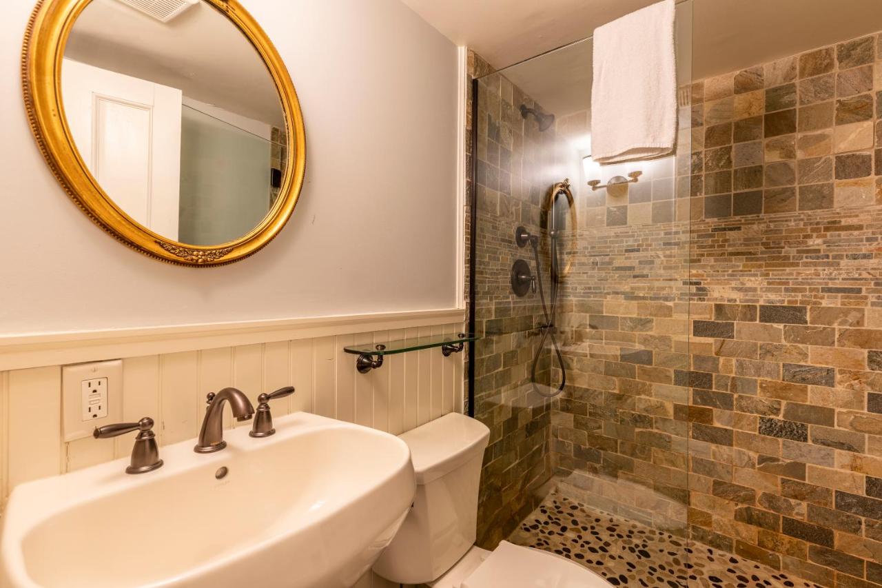 The White House Inn photo 2