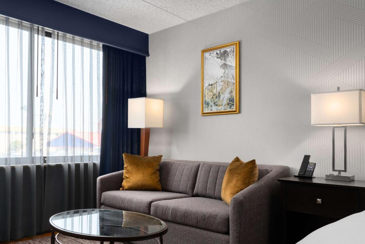 DoubleTree by Hilton Hartford - Bradley Airport photo 2