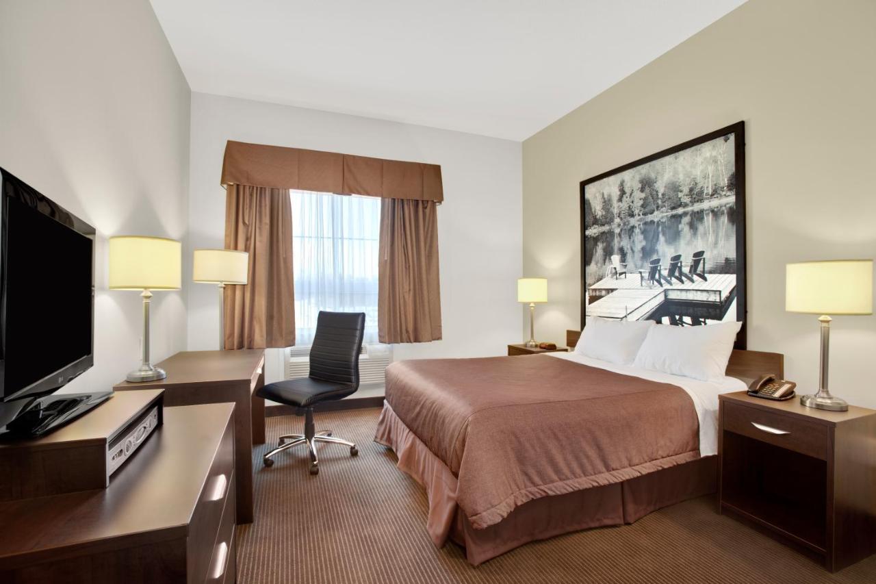 Super 8 by Wyndham Red Lake ON photo 3