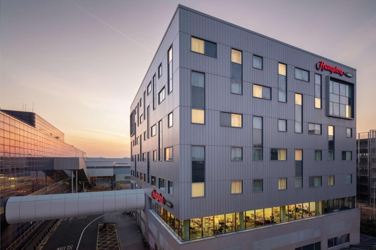 Hampton by Hilton London Gatwick Airport - 2