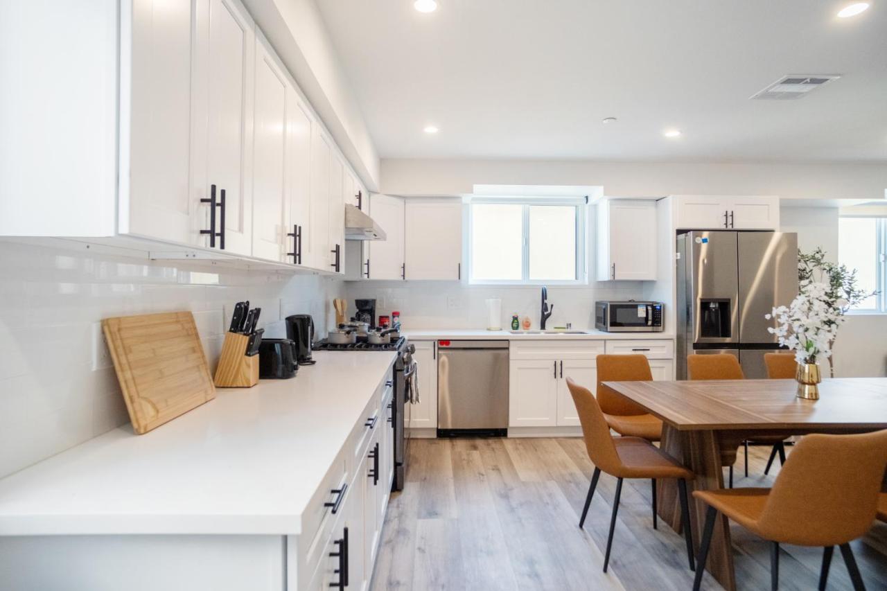 Stylish & Cozy Retreat Near USC & Downtown LA photo 2