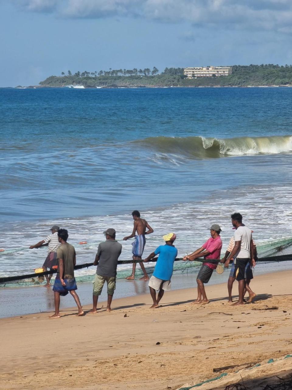 Ardeen Villa - superb 3 bedroom beachfront BB for 6, in Ranna- Tangalle- pick up, serviced, taxes included photo 2