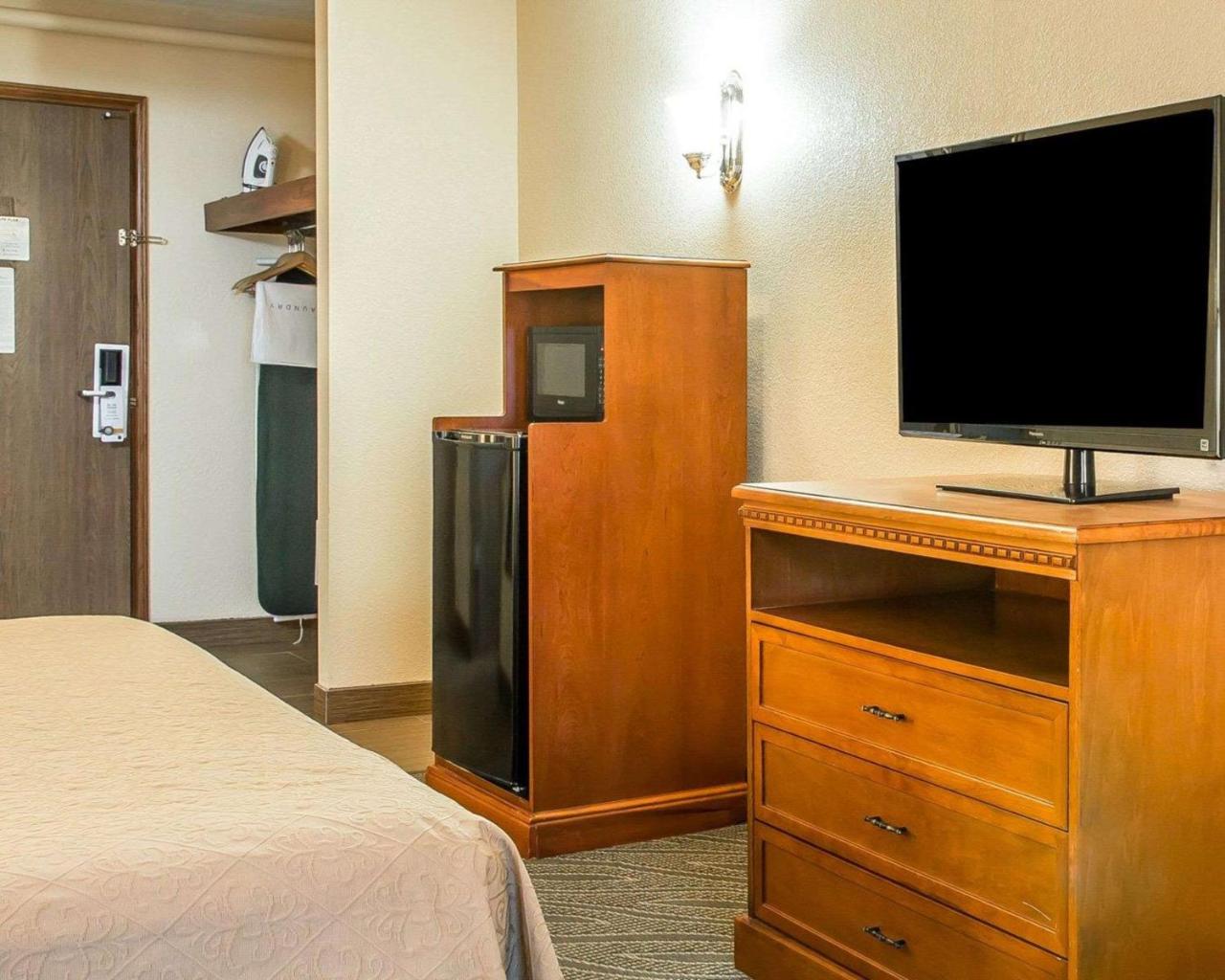 Quality Inn Gaylord photo 3