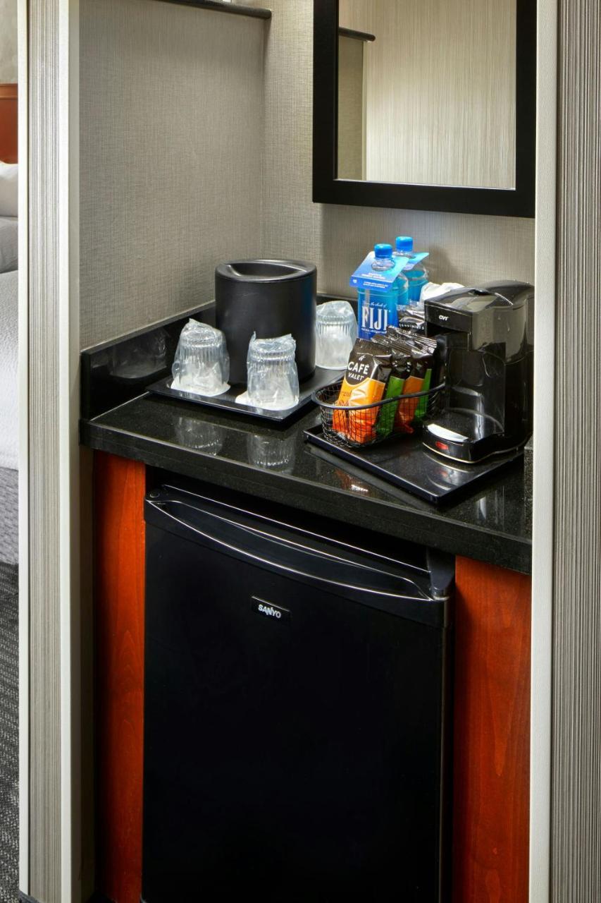 Courtyard by Marriott San Antonio Six Flags at The RIM photo 3