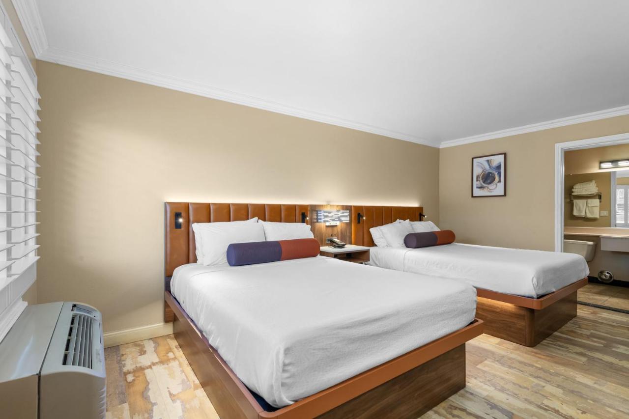 Santa Clarita Motel - Near six Flags Magic Mountain - Valencia photo 2