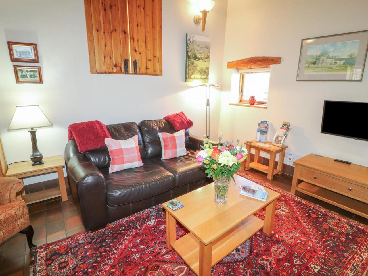 Tom's Barn - 5