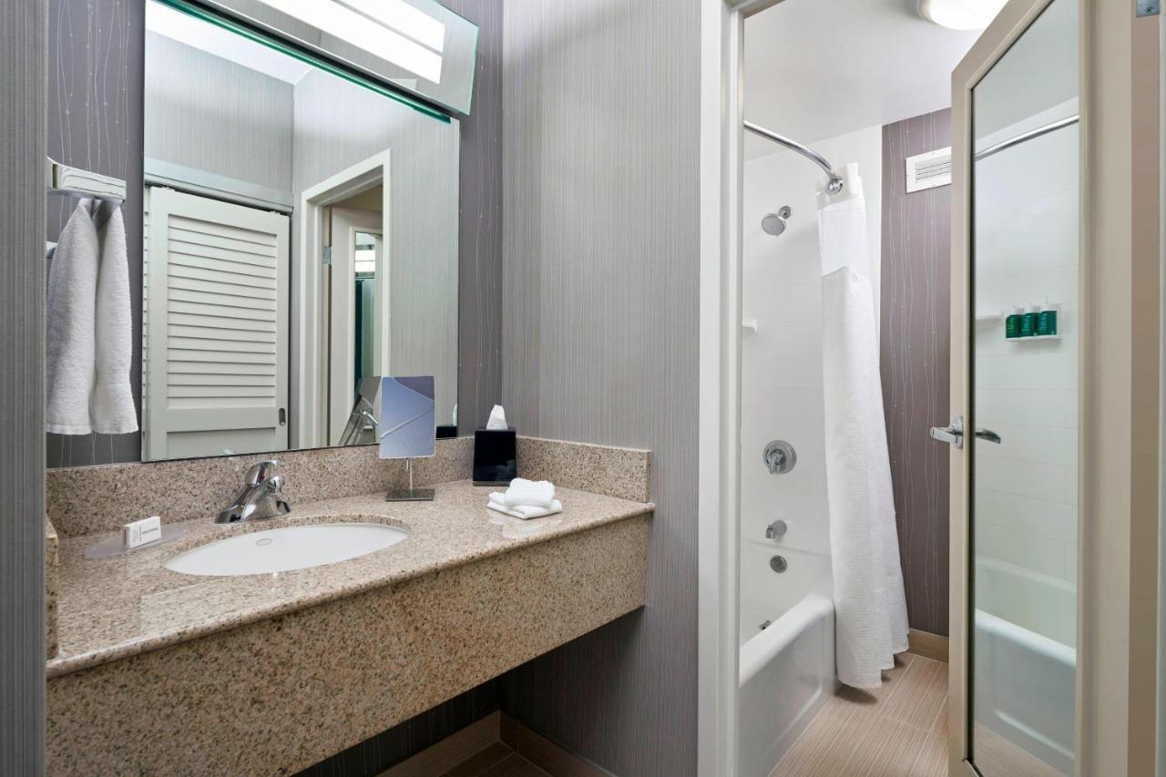 Courtyard by Marriott Baltimore BWI Airport photo 2