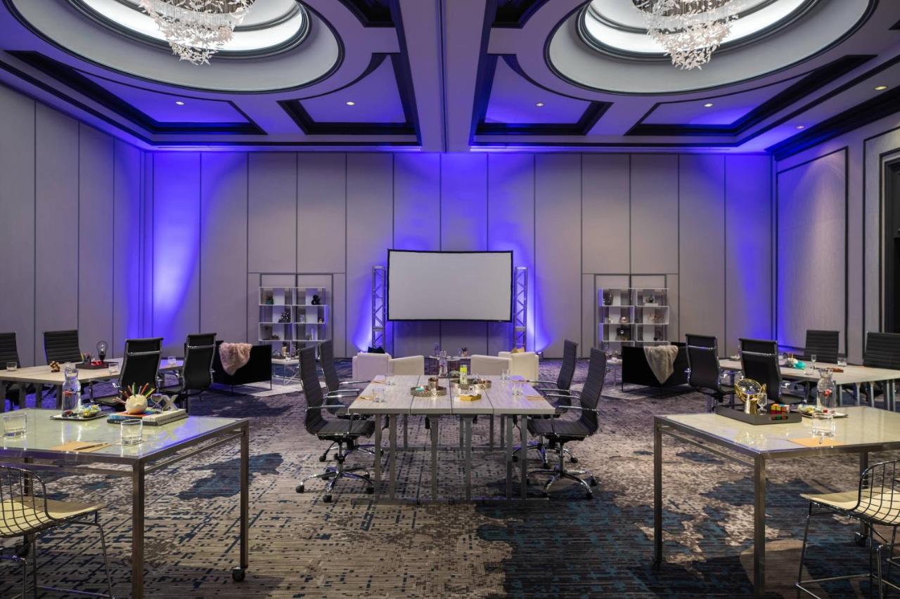 Renaissance Chicago Downtown Hotel photo 2