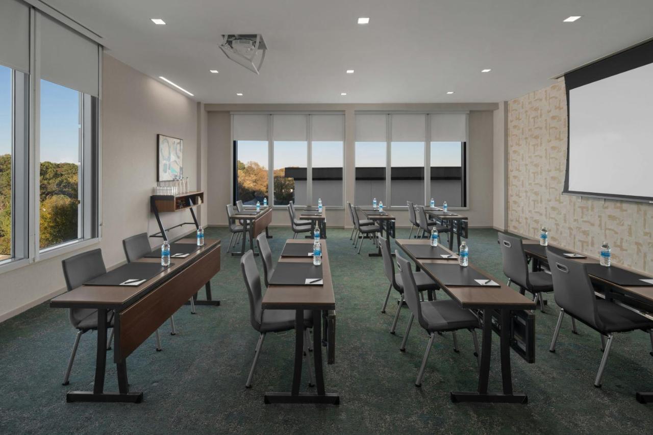 AC Hotel Raleigh North Hills photo 4