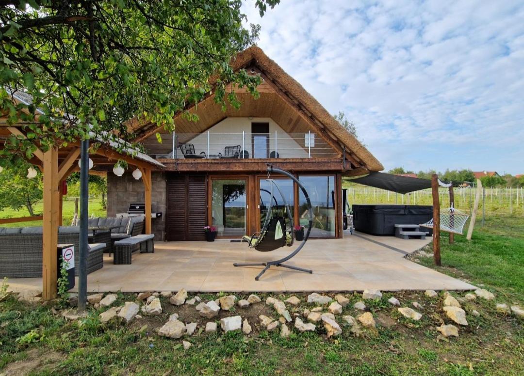 Luxury Reed House - 4