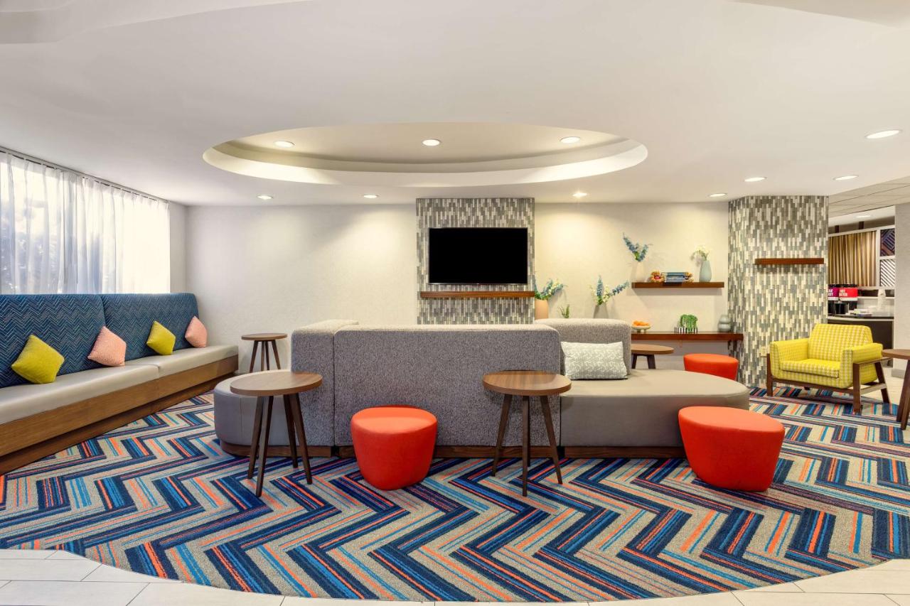 Hampton Inn Orlando-International Airport photo 4