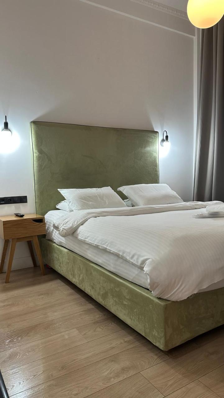 The Maroon Bottle Hotel - 6