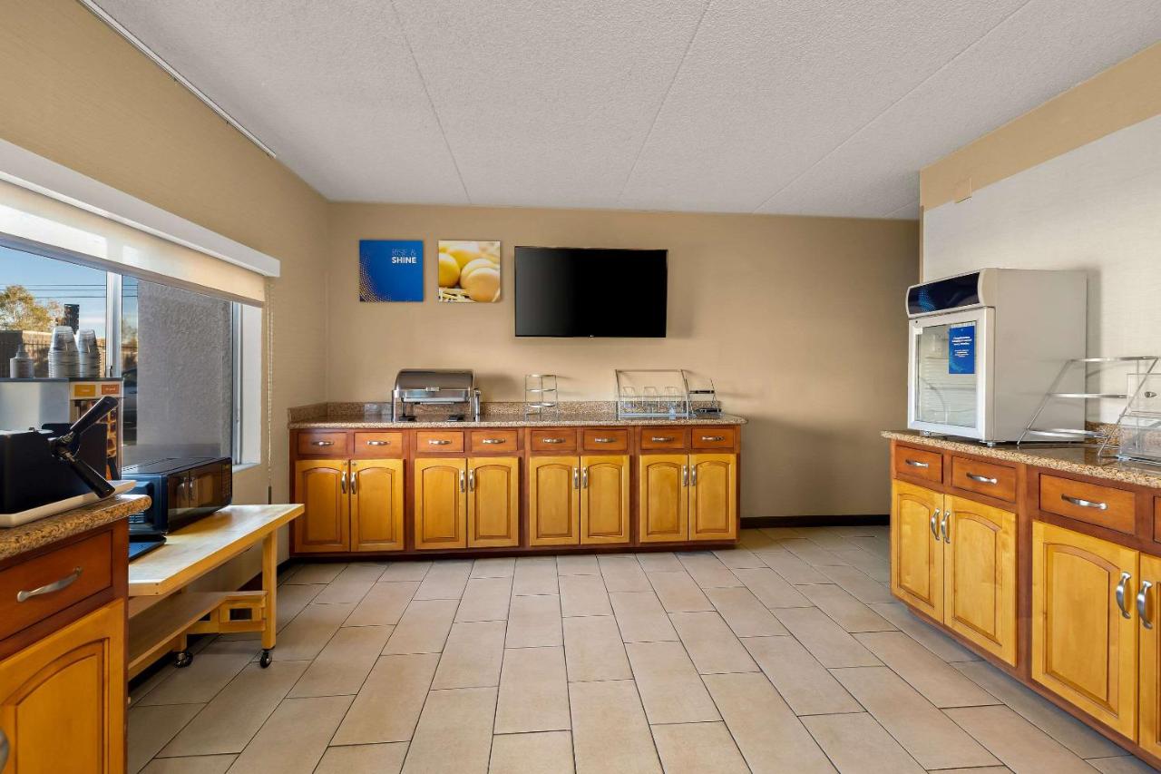 Comfort Inn and Suites photo 2