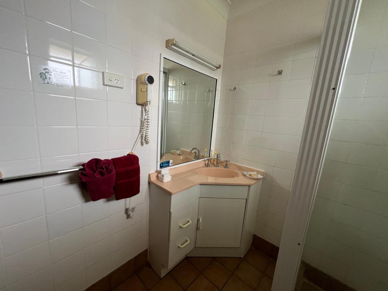 Almond Inn Motel photo 2