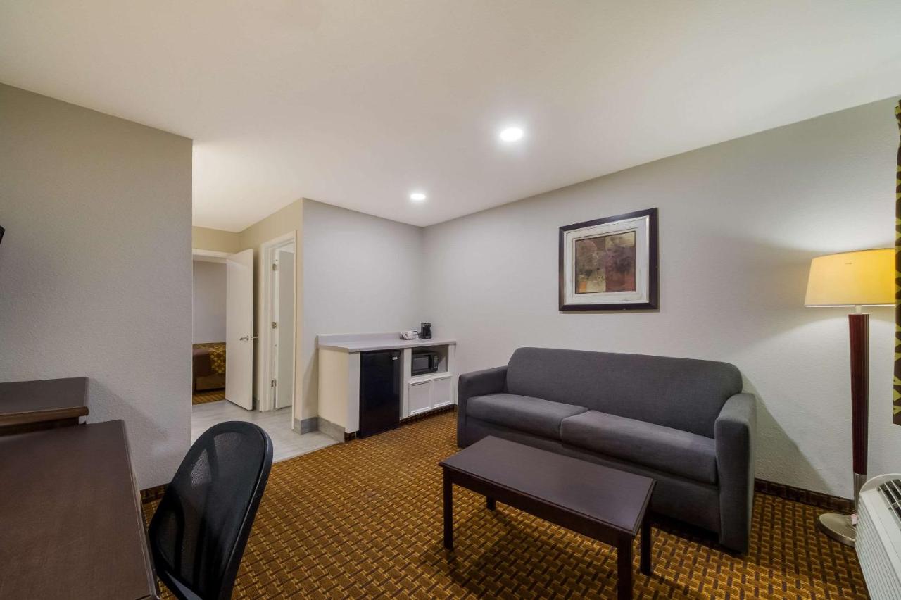Rodeway Inn & Suites Corpus Christi Northwest photo 2