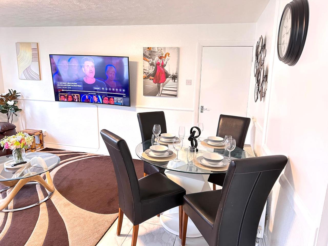 Colchester City Luxury With Free Parking and 5 G WIFI - 3