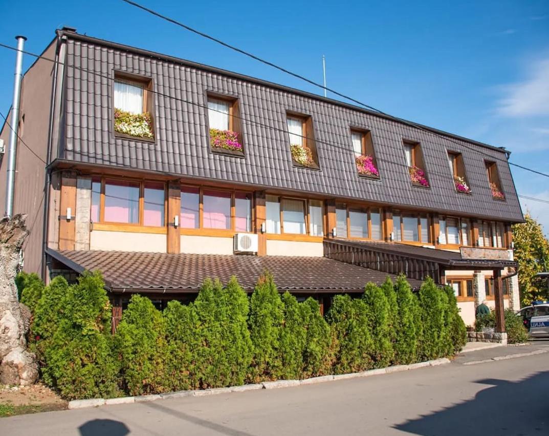 Hotel "VIR"