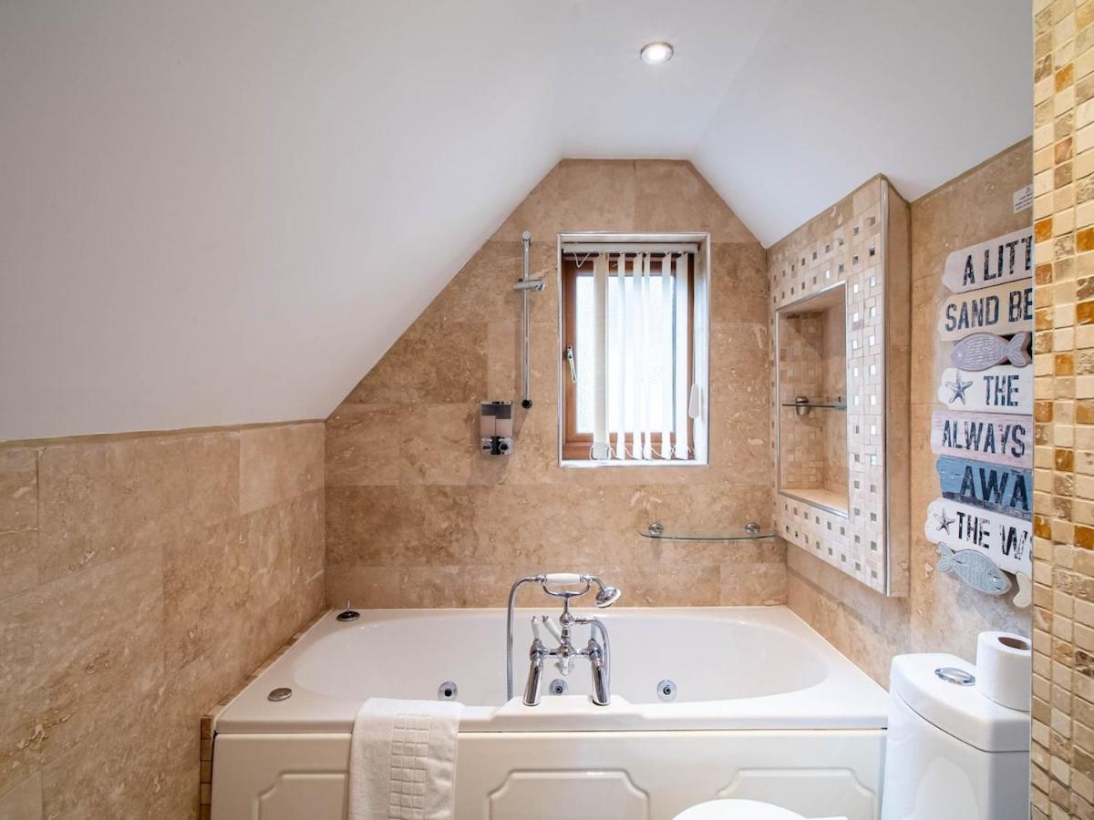 Exclusive 3-Bedroom Villa in Sheffield - 5
