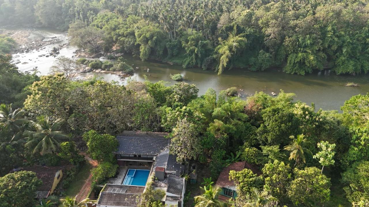Roshara Nalla