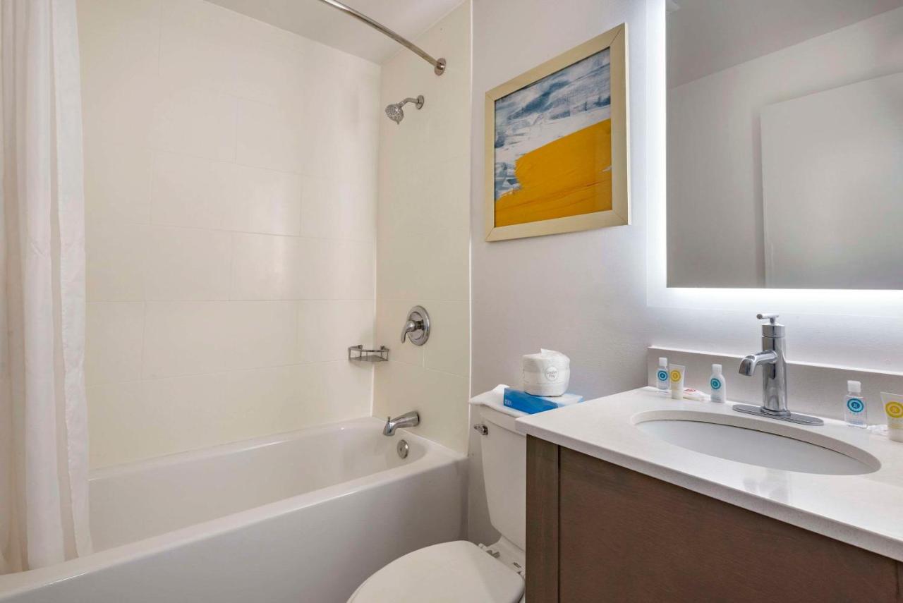 Comfort Inn Philadelphia International Airport West photo 3