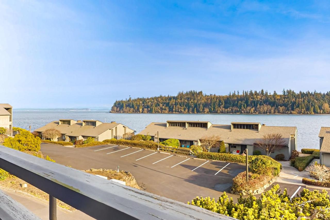 Bayfront Retreat - 4