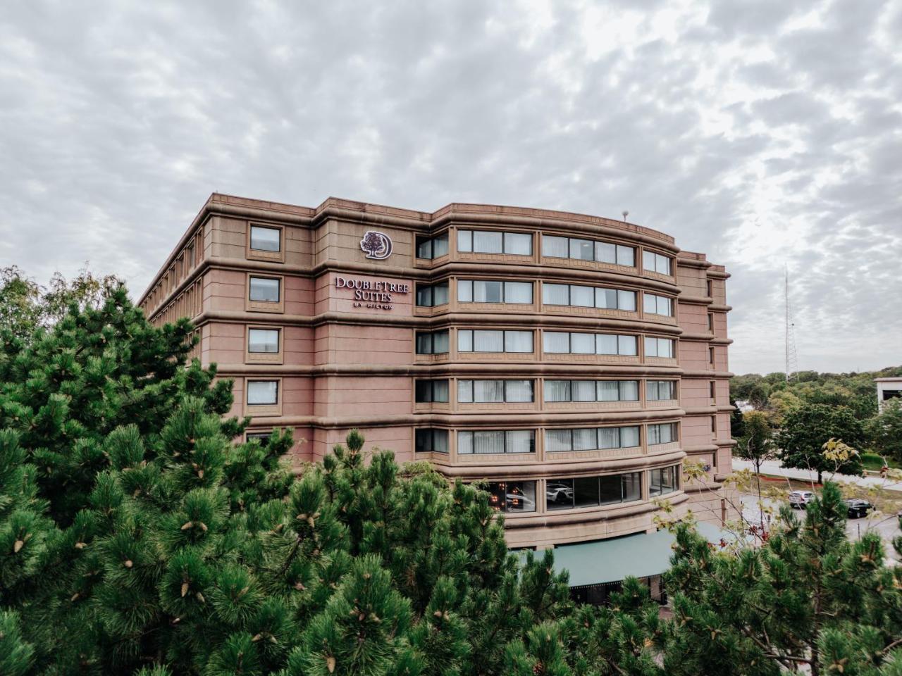 DoubleTree Suites by Hilton & Conference Center Chicago - Downers Grove